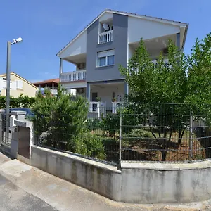  Apartment L&r